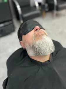 BARBA SIMPLES: R$ 32,00