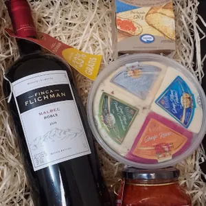 Cesta Vinhos e Queijos